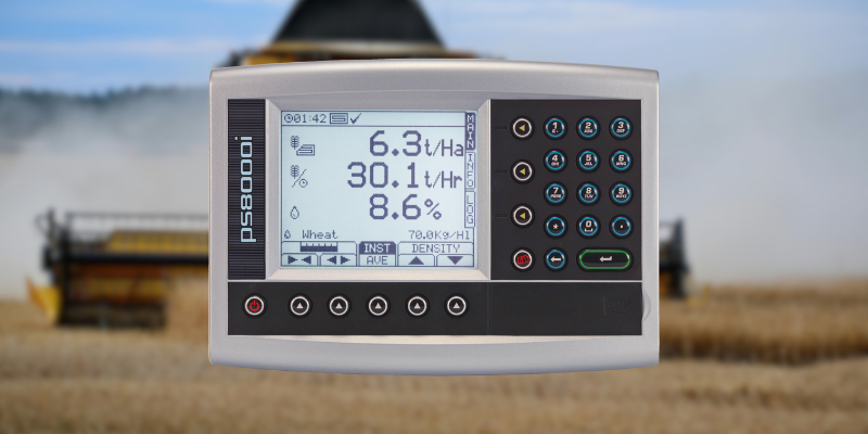 Image of the Ceres 8000i superimposed on a background displaying a combine harvester in a field.